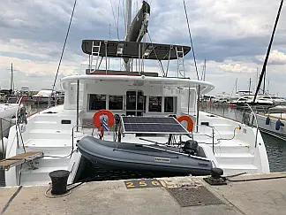 Lagoon 450 F - External image
