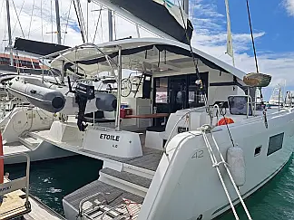 Lagoon 42 - External image