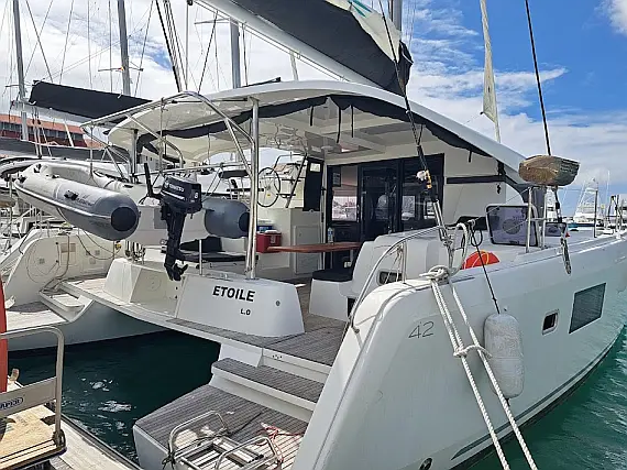 Lagoon 42