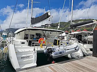 Lagoon 450S - External image