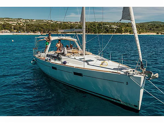 Oceanis 45 - Immagine esterna