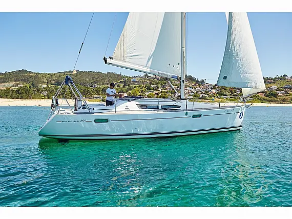 Sun Odyssey 39i - External image