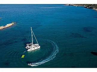 Lagoon 46(12 PAX) - External image