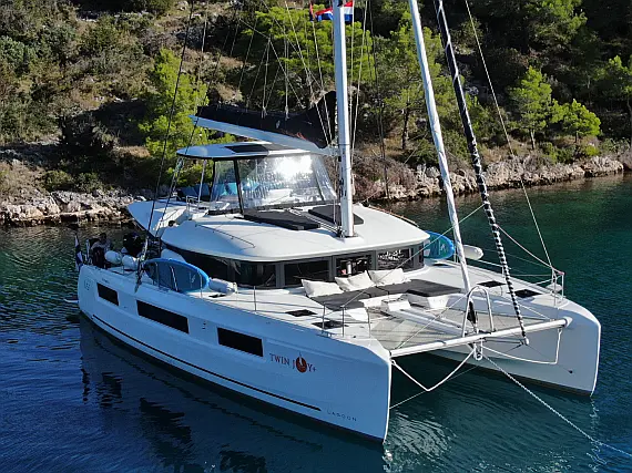Lagoon 51