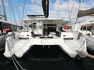 Lagoon 42 - External image