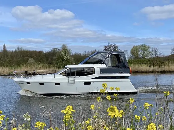 Vri-Jon Contessa 37