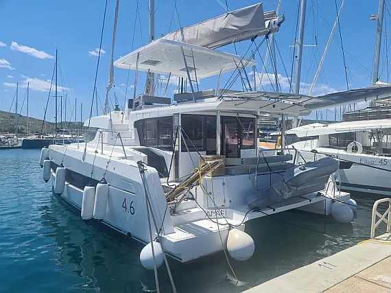 Bali 4.6 OPEN SPACE ( 7 cabins, SOUNTLESS GENERATOR , WATER MAKER , SOLAR PANEL , A/C 6 UNITS , WATERMAKER, DISHWASHER , BOTTLE WATER TO FREEZER, TV EXCELENCE PACK )v