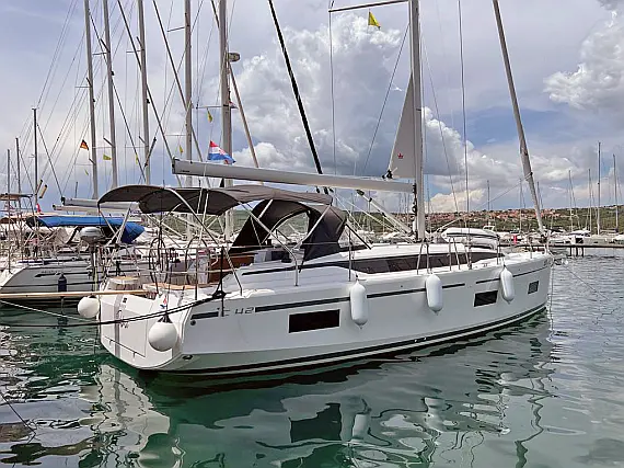 Bavaria C42 - Immagine esterna