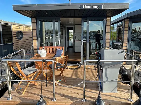 Houseboat (La Marre Plus & Lamre M)