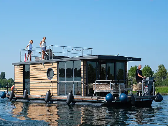 Houseboat (La Mare L)