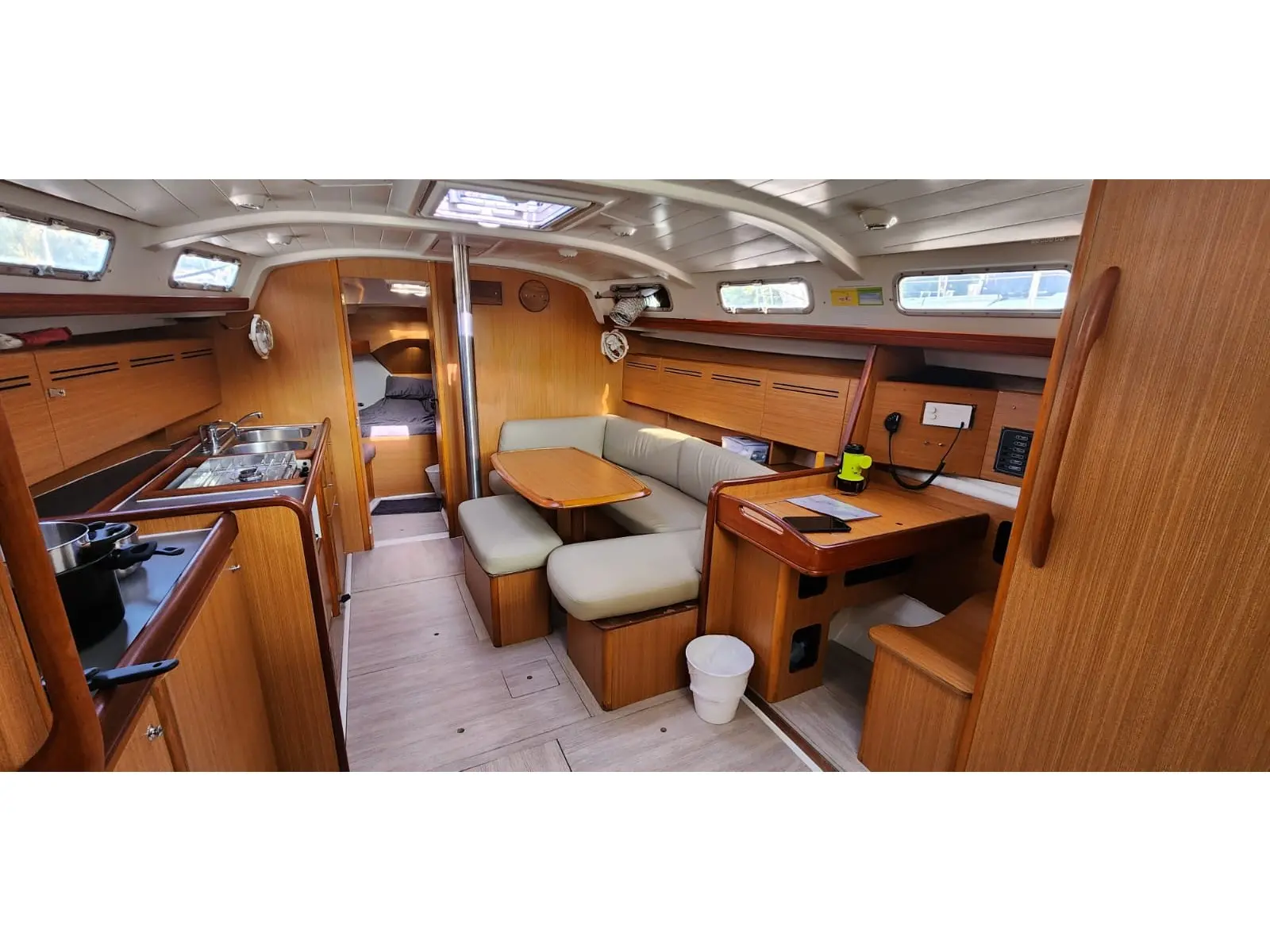 Cyclades 43.4 saloon
