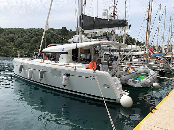 Lagoon 39