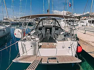 Sun Odyssey 389 - External image