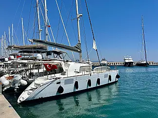 Lagoon 440 - External image