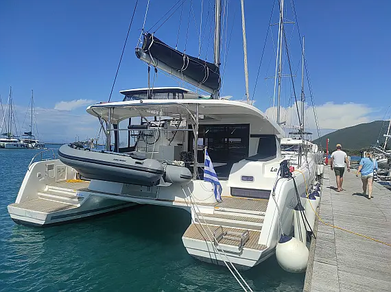 Lagoon 42