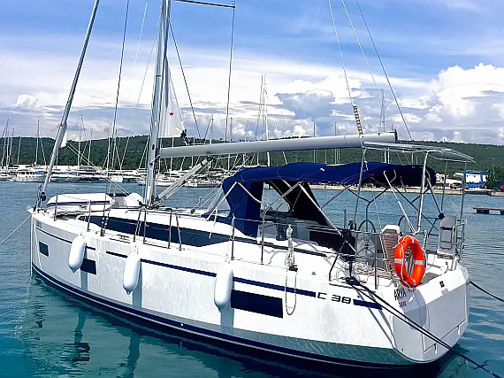 Bavaria C 38
