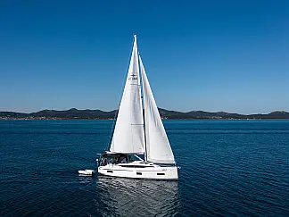 Bavaria C38 - External image