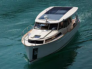 Greenline 33 - External image