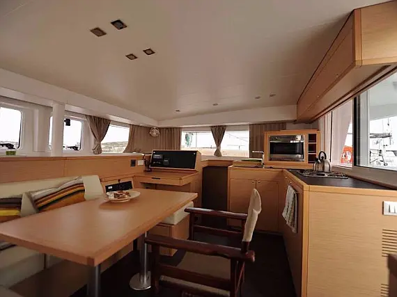 Lagoon 400 S2 - Internal image
