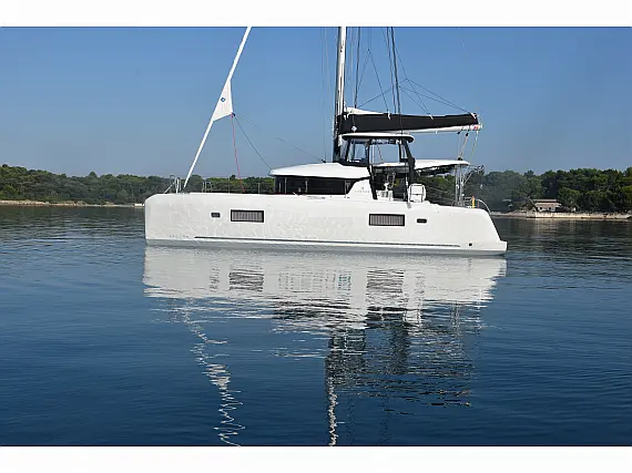 Lagoon 42
