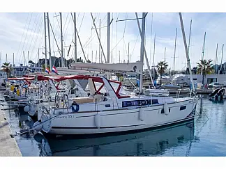 Oceanis 35.1 - External image