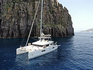 Lagoon 52F - External image