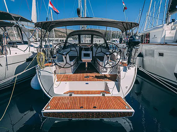 Bavaria Cruiser 37