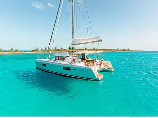 Lagoon 42 - External image