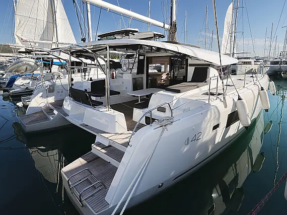 Lagoon 42
