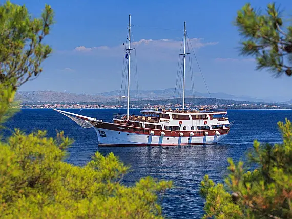 M/Y