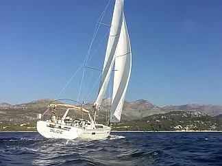 Oceanis 45 (4 cabins) - External image
