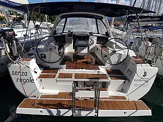 Oceanis 45 - External image
