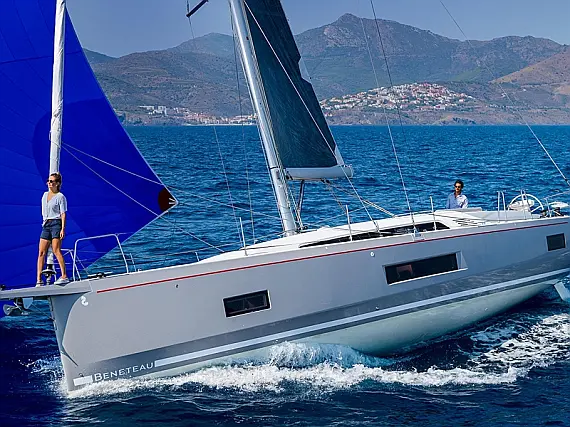 Oceanis 38.1 - External image