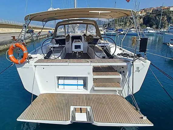 Dufour 430