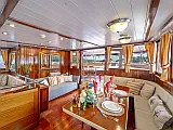 M/Y - Internal image