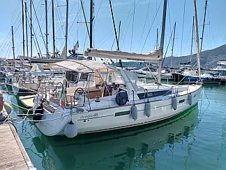 Oceanis 45 - External image