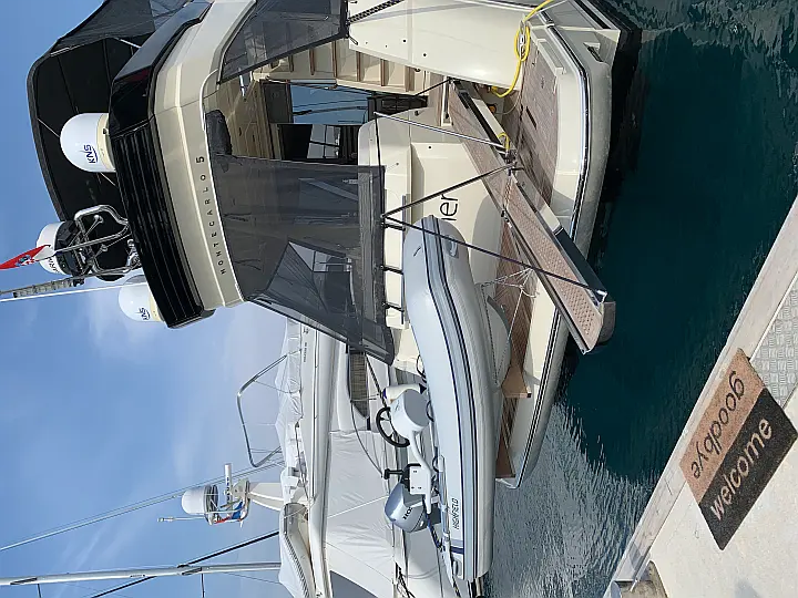 Monte Carlo 5 - dinghy, gangway