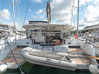 Lagoon 42 - External image