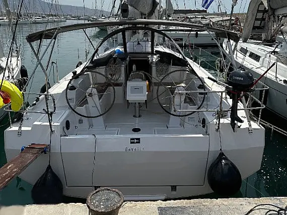 Bavaria C42 (3 cab.)