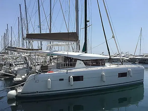 Lagoon 42 (4 cab.)