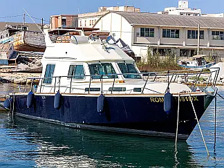 Motorboat - External image