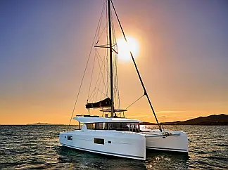 Lagoon 42 - External image