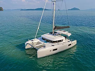 Lagoon 42 - External image