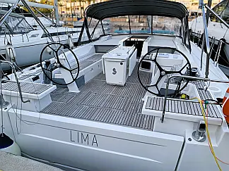 Oceanis 51.1 - External image