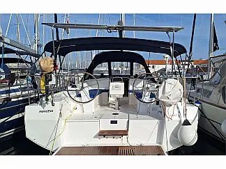 Bavaria C38 - External image