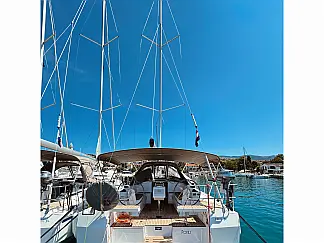 Bavaria C38 - External image