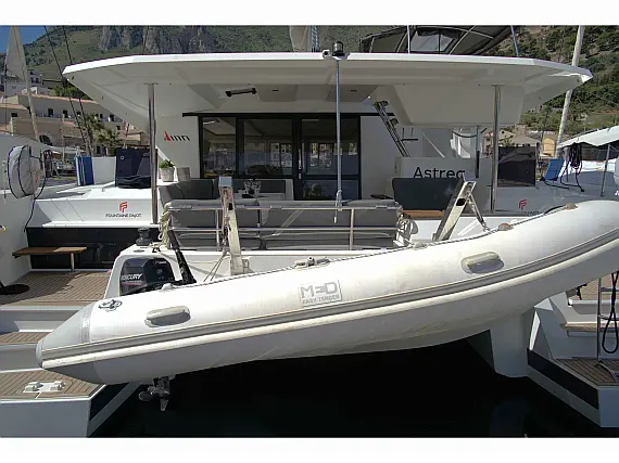 Fountaine Pajot Astréa 42 (Wm-Ac in dinette-Gen-Sol.Pan)