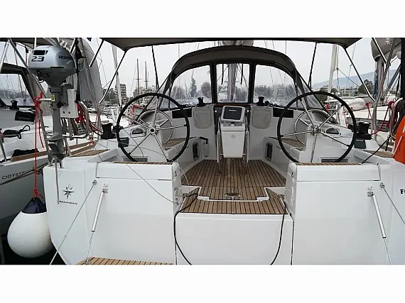 Sun Odyssey 449 - External image