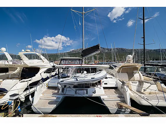 Lagoon 42