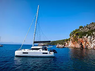 Lagoon 43  - External image
